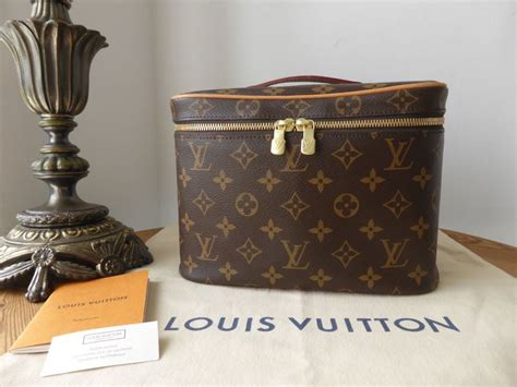 bijenkorf toilettas louis vuitton|Louis Vuitton nice bag.